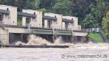 Das große Aufräumen beginnt: Der Inn-Pegel sinkt – doch das Schwemmgut bleibt über