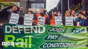 Network Rail axes bonuses for staff who went on strike
