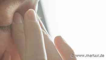 Schimmelprobleme in der Wohnung? Brennende, gerötete Augen und Lidschwellung sollten Sie ernst nehmen