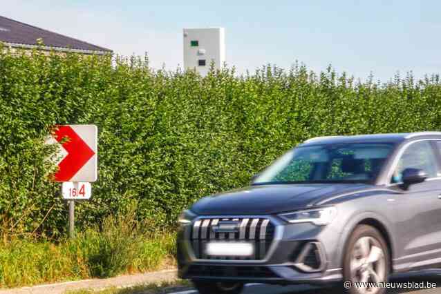 Met 139 kilometer per uur voorbij nepflitspaal... maar ook voorbij echte flitser: “Duidelijk dat het nodig is”