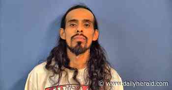 Man charged with burglary of Villa Park tobacco store, fleeing police on foot across I-290