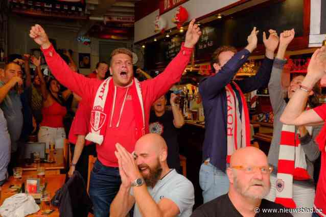 IN BEELD. Antwerpfans beleven historische glorie-avond in café De Griffier op Turnhoutsebaan