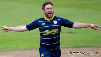 One-Day Cup: Hampshire reach final as Liam Dawson & Keith Barker blitz Bears