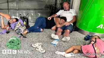 Air traffic control: Passengers stranded as flights suspended