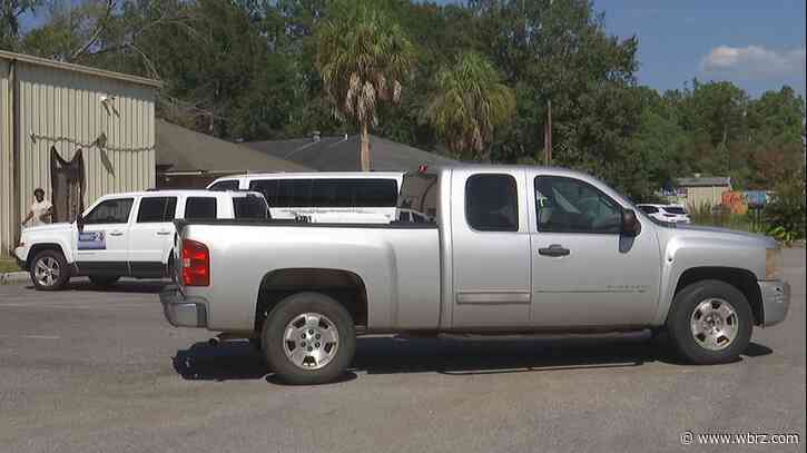 Man caught in gunfight on S. Acadian while commuting to work