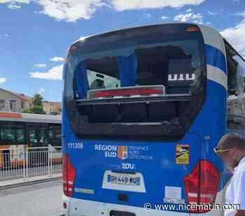 Un autocar atteint par un projectile à Nice, la police saisie