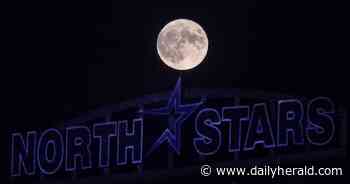 Blue supermoon doesn't disappoint: A few views from the suburbs