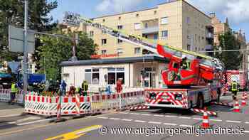 Platte fällt auf Arbeiter: Höhenretter rücken zur Baustelle aus