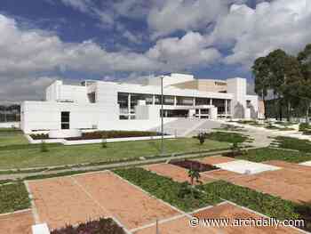 Architecture Classics: Julio Mario Santo Domingo Cultural Center / Bermúdez Arquitectos