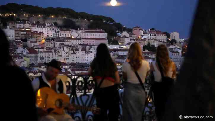 AP PHOTOS: Rare blue supermoon dazzles stargazers around the globe