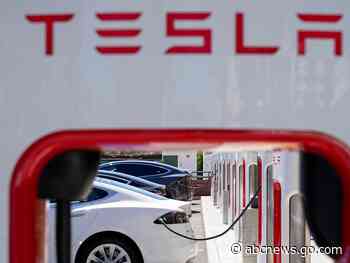 Tesla is allowing no-hands driving with Autopilot for longer periods. US regulators have questions