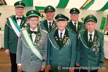 Schützen in Delbrück-Sudhagen ehren Gründungsmitglieder