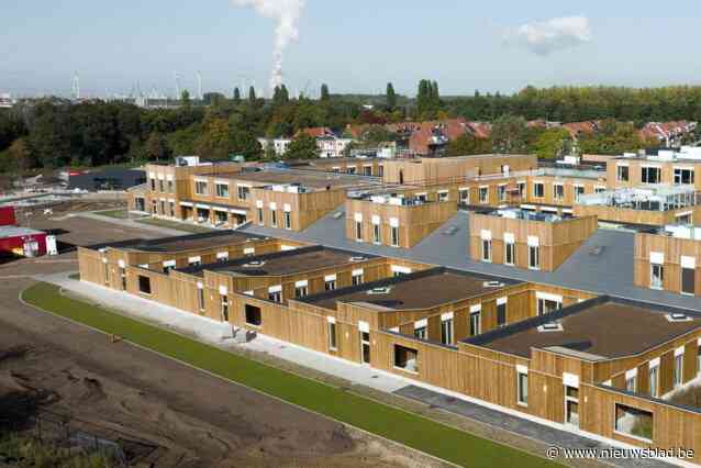 TERUG NAAR SCHOOL. Driehonderd kinderen volgen eerste schooldag in gloednieuwe campus Rozemaai