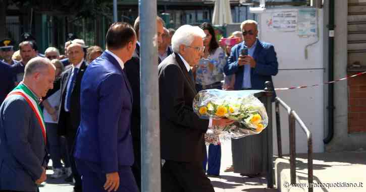 Incidente ferroviario, Mattarella fa visita a Brandizzo e depone una corona di fiori davanti alla stazione – Video