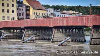 Schrecken in Wasserburg: Sind Pfeiler der Roten Brücke beschädigt worden?