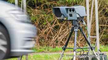 „Dreister Vorfall“: Renault-Fahrer rastet aus – und demoliert 20.000-Euro-Blitzer