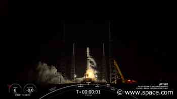 SpaceX launches 22 Starlink satellites toward orbit