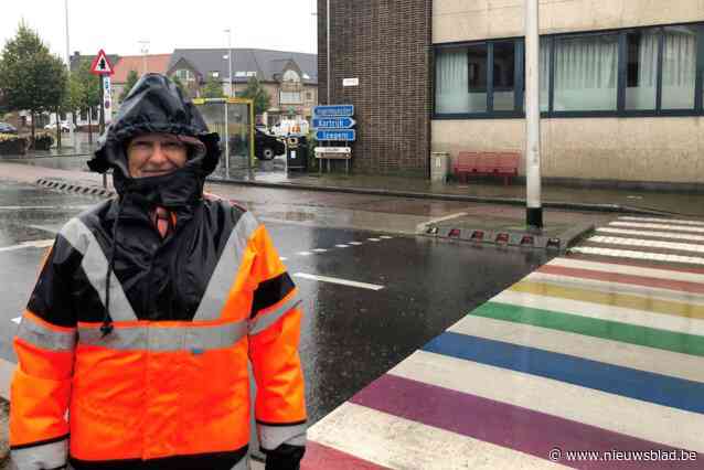 Met paraplu terug naar school: “In 14 jaar nog nooit zo’n regenweer meegemaakt op 1 september”