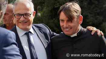 Gualtieri a Tor Bella Monaca con Don Coluccia: "Al suo fianco per la legalità e la dignità"