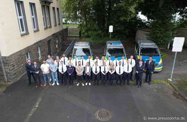 POL-SI: Landrat begrüßte 25 neue Polizeibeamtinnen und -beamte in der Kreispolizeibehörde - #polsiwi