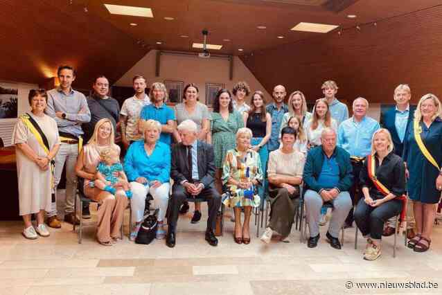 100-jarige Achiel Rasschaerdt feestelijk ontvangen op gemeentehuis: “Meest fitte eeuweling die ik al ben tegengekomen”
