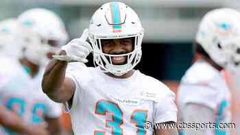 Dolphins' Raheem Mostert earns praise for 'outstanding focus' amid offseason full of RB trade rumors, injuries