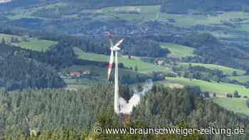 98 Meter: Turm von Windkraftanlage in Süddeutschland gesprengt