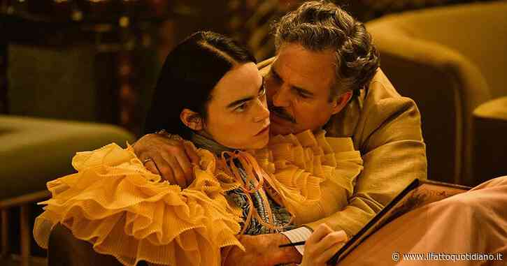 Festival di Venezia, Poor Things! – La fiaba dark di Yorgos Lanthimos non lascia indifferenti. Ed Emma Stone prenota la Coppa Volpi