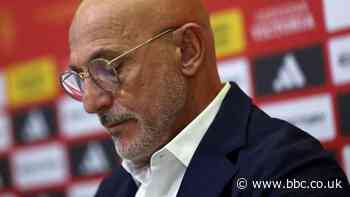 Luis de la Fuente: Spain men's head coach asks for 'forgiveness' for applauding Luis Rubiales