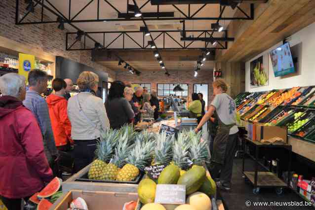 Meteen file bij pas heropende groenten- en fruitwinkel ‘t Appeltje in Oelegem