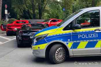 Polizisten stoppen hochmotorisierte Sportwagen