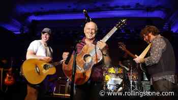 Kenny Chesney Remembers Jimmy Buffett With ‘A Pirate Looks at Forty’
