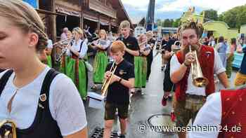 Mit der zehn Kilo Tuba in der Gluthitze: Altmühldorfs Blasmusik-Nachwuchs erlebt Feuertaufe