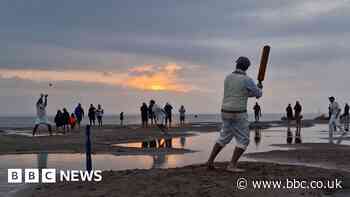Bramble Bank: Yacht clubs meet for annual low-tide cricket match