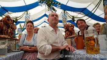 Ehrenrunde im Bierzelt - Aiwanger macht einfach weiter