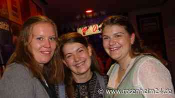 Feierstimmung in den Clubs und Bars nach dem zweiten Wiesn-Samstag in Rosenheim