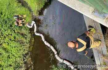 FW Bremerhaven: Gewässerverunreinigung auf dem Fluss Rohr