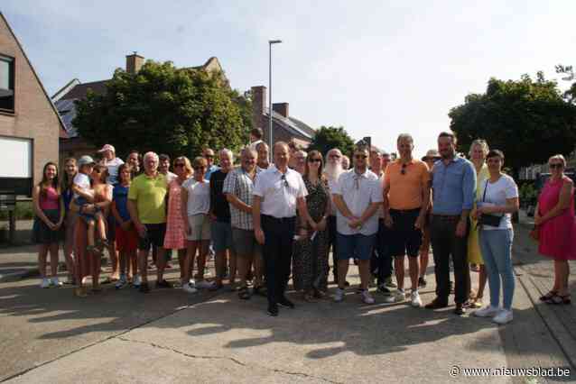 Inwoners Oostmeersdreef kaarten  verkeersveiligheid aan: “We noemen het hier soms al lachend de Oostracedreef”
