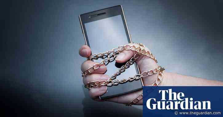 ‘I’d just delayed the inevitable’: what I really learned going without a mobile phone for a day