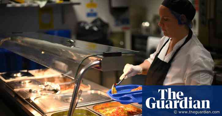 Jamie Oliver calls for free school meals to be extended across England