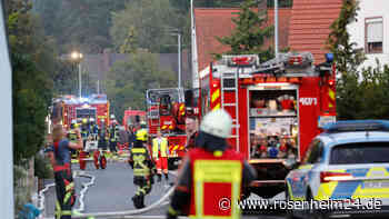Brand in Doppelhaushälfte: Feuerwehr findet Leiche - Identität unklar