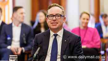 Qantas issues a grovelling apology to Australians after nightmare week