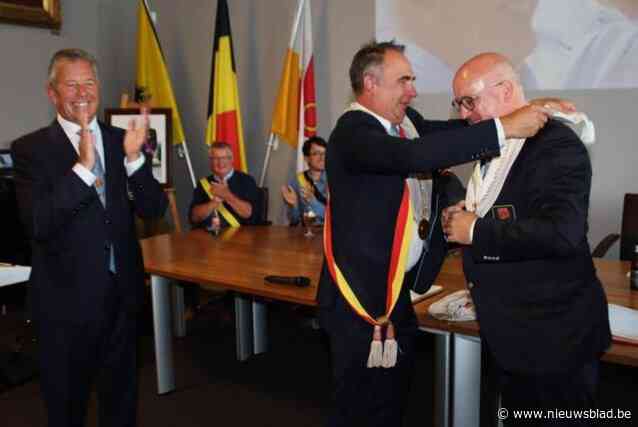 Carl Vereecke is vierde grootmeester van Orde van de Ezel: “Samen bereik je meer”