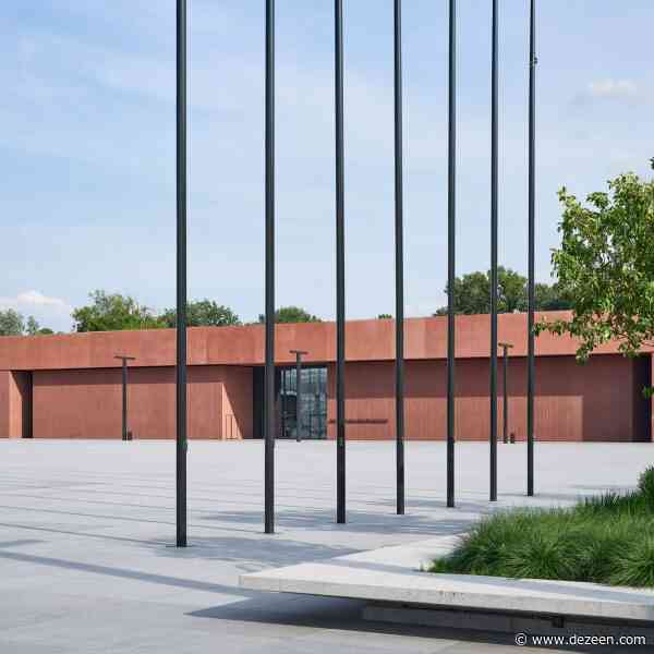 Pink concrete forms "geometric and disciplined" wing of Polish Army Museum