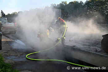 Anhänger fängt Feuer während der Fahrt