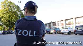 Zollbeamte rücken bei Fußballspiel im Rosenaustadion an