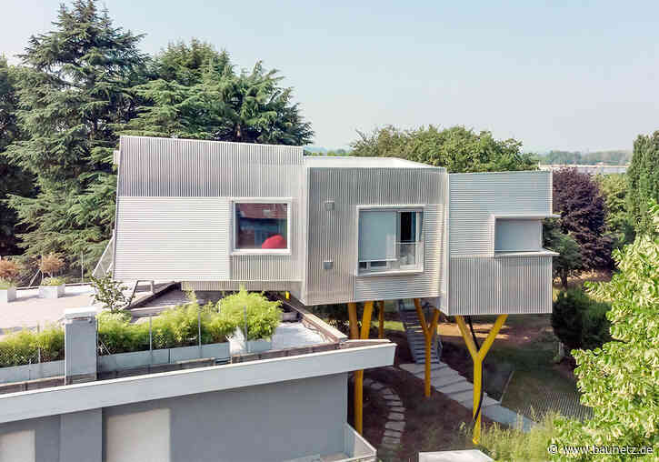 Wohnen über Gabelstützen
 - Erweiterung bei Turin von ElasticoFarm