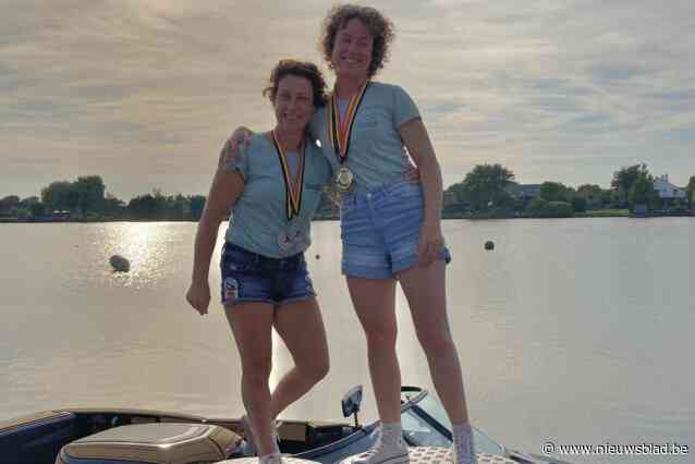 Moeder (56) en dochter (22) staan samen aan de top van het waterskiën: “Net voor het BK kregen we groen licht van onze arts”