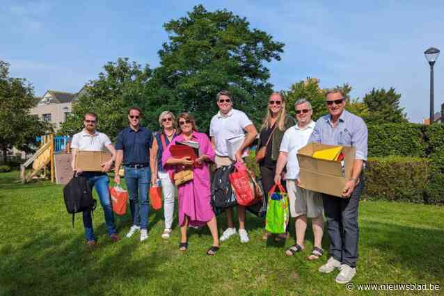 Open Vld en Vooruit schenken schoolmateriaal aan goed doel van oppositie: “We mogen onze kinderen niet in de steek laten”