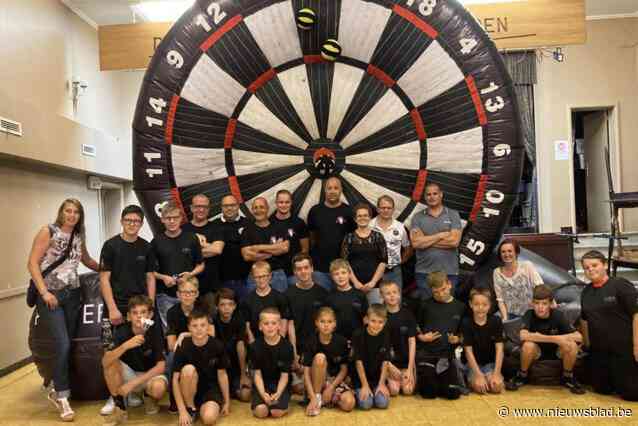 Gloednieuwe dartsvereniging voor kinderen moet al met wachtlijsten werken: “Ik  schrok zelf van het succes”